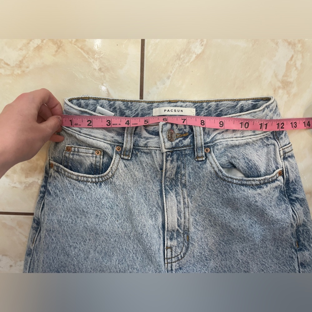 High Rise Light Wash Ripped Jeans - Picture 4 of 6